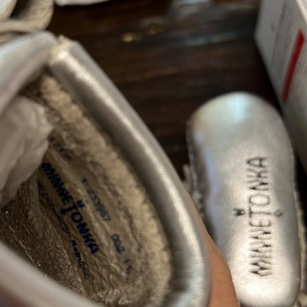 NIB Minnetonka Infant’s Rosie Bootie SILVER